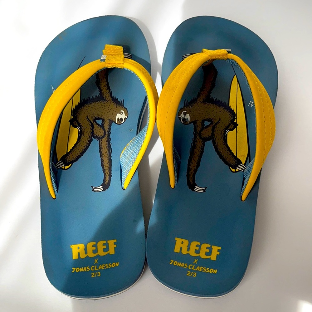 Youth Reef Sandals size 2/3